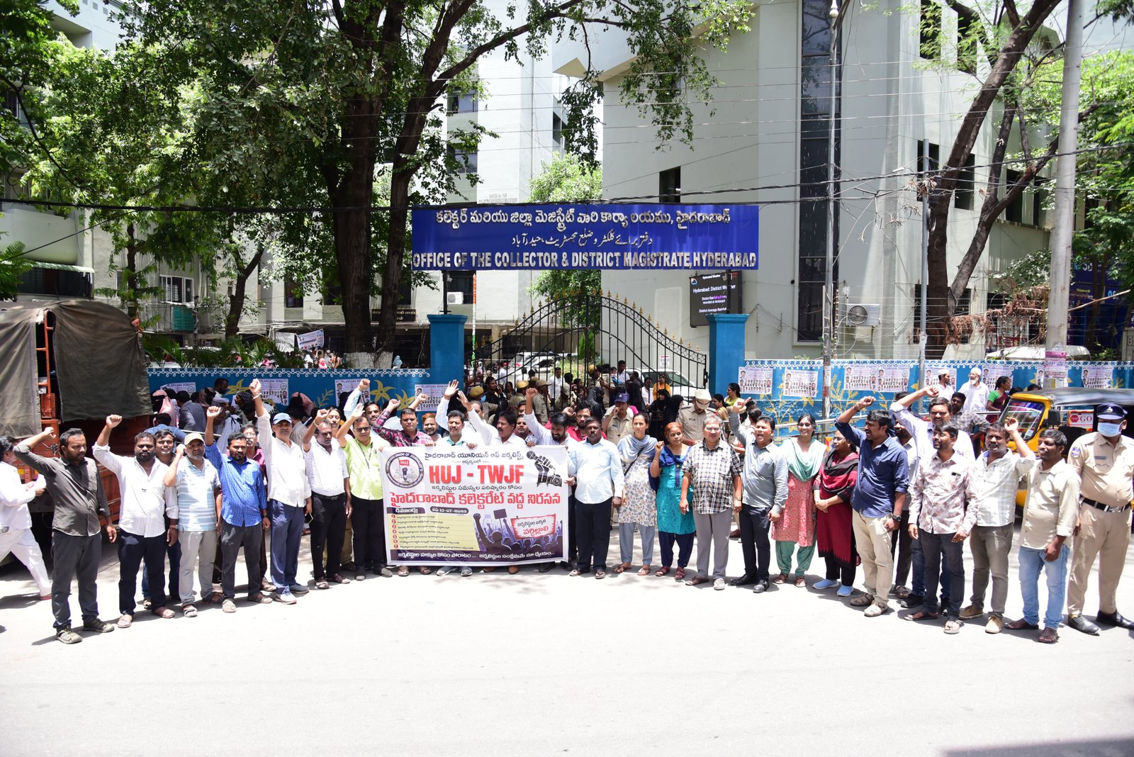 హైదరాబాద్ : జర్నలిస్టుల సమస్యలు పరిష్కరించాలి. - టీడబ్ల్యూజేఎఫ్ రాష్ట్ర యాక్టింగ్ ప్రెసిడెంట్ పి. రాంచందర్. - Additional Image