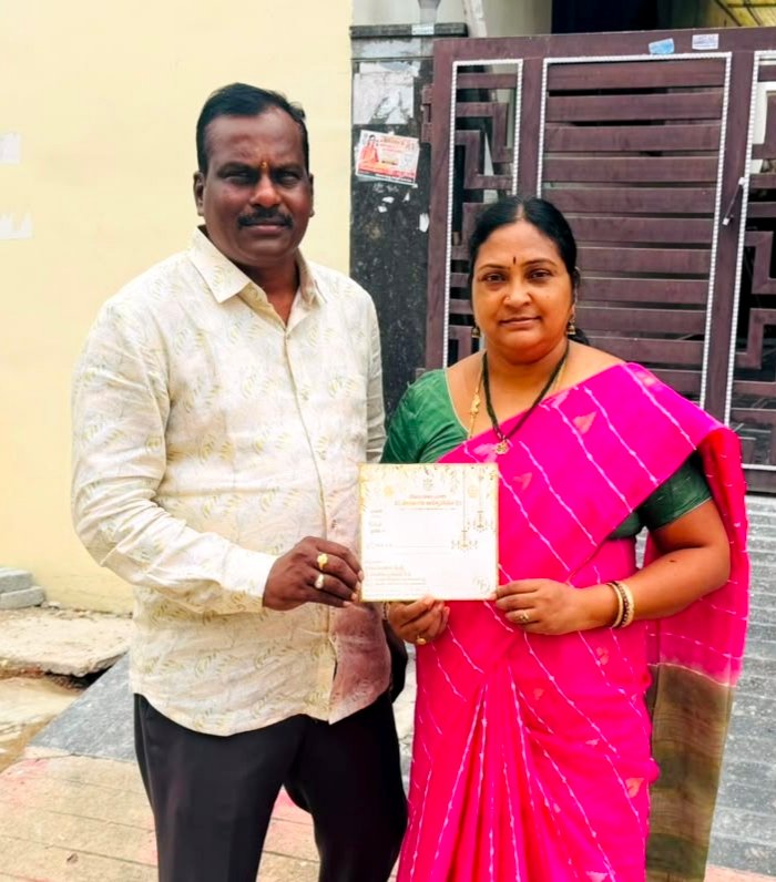 పెళ్లి పిలుపు మాత్రమే కాదు... ప్రకృతికి పచ్చని కానుక..!  - ఒక్కో వెడ్డింగ్ కార్డ్... ఒక తులసి మొక్క..!..  మంచాల శంకరయ్య చారిటబుల్ ట్రస్ట్ చైర్మన్, ప్రముఖ వ్యాపారవేత్త మంచాల జ్ఞానేందర్ గుప్తా వినూత్న ఆలోచన . 